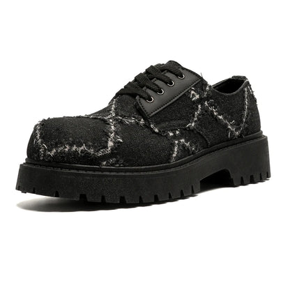 VOIDWEAR SIGNAL_CANVAS_09 ☰ men’s breathable split leather casual shoes in black, slip-on lace hybrid with rubber sole, minimalist ritual-inspired design. Black distressed leather shoe with thick sole on a white background